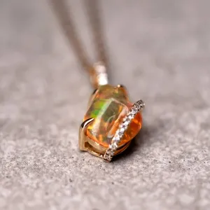 1.75 ct Mexican Fire Opal & Diamond Pendant Necklace 18K Yellow Gold