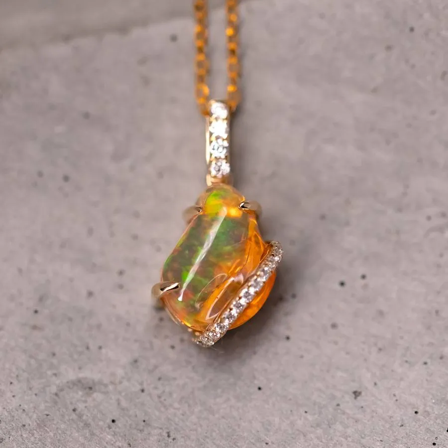 1.75 ct Mexican Fire Opal & Diamond Pendant Necklace 18K Yellow Gold