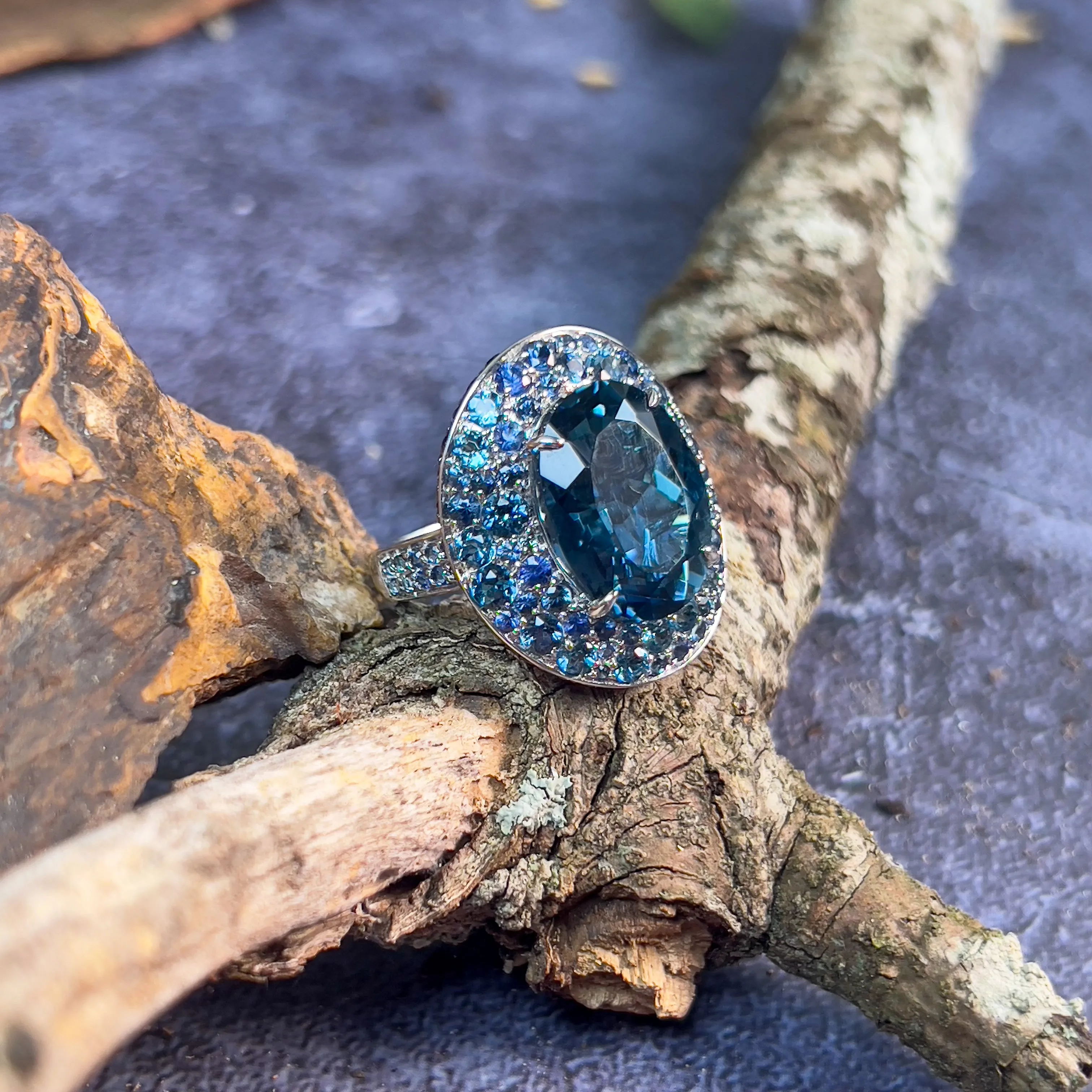 18kt White Gold Dress ring Multi Topaz and Sapphire