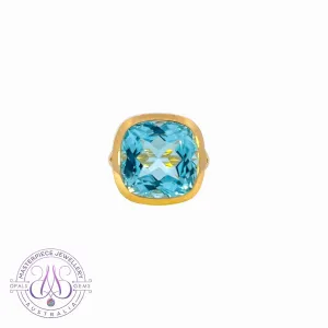 18kt Yellow Gold Sky Blue Topaz 15.6ct bezel set