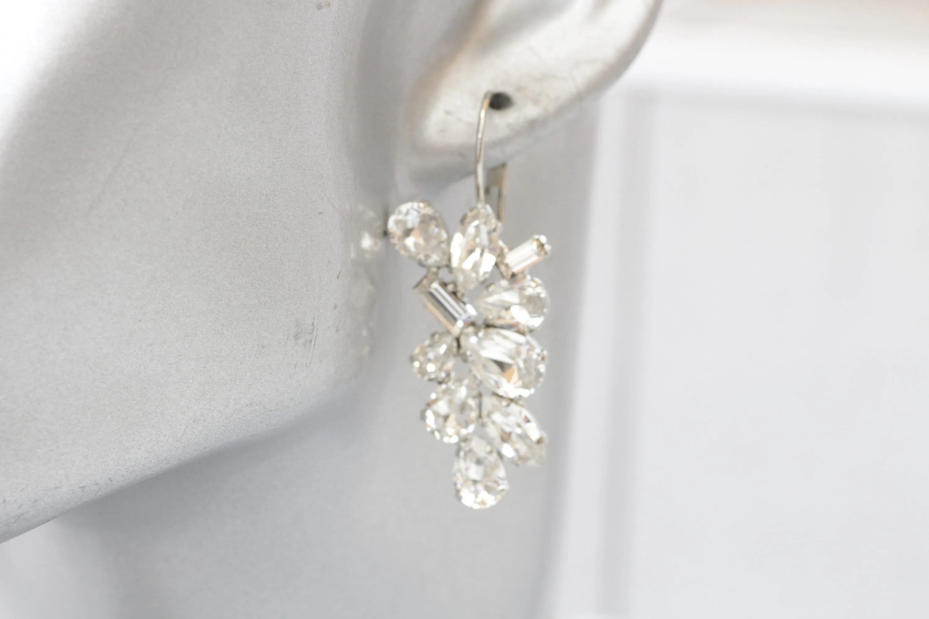 CRYSTAL DROP EARRINGS