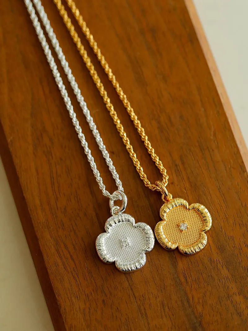 Lace Embroidered Flower Necklace